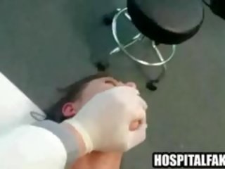 Patient obtient baisée et cummed sur par son specialist