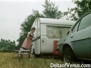 Ретро немски мръсен филм - космати путка брюнетка чукане в camper