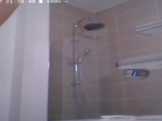 Preggo baben tagande en dusch på webkamera